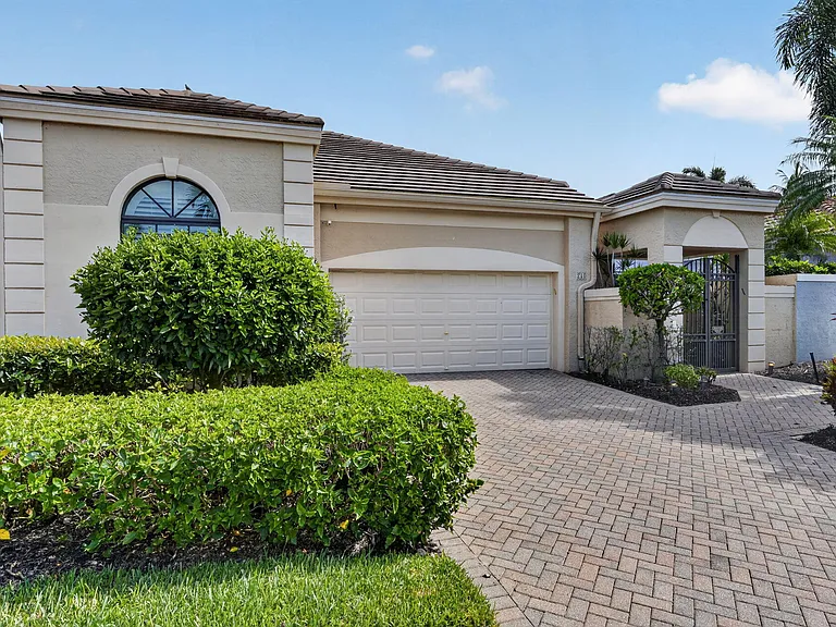 210 Coral Cay Ter — Photo 1