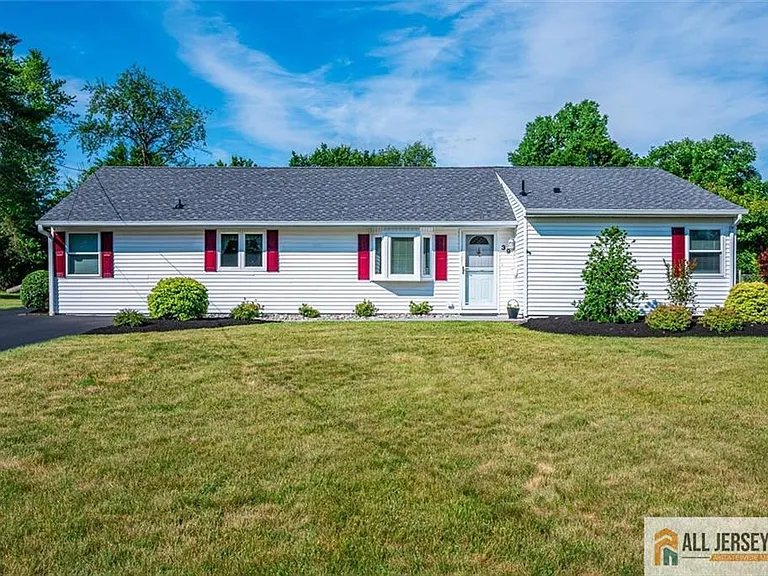 39 Kendall Rd — Photo 2