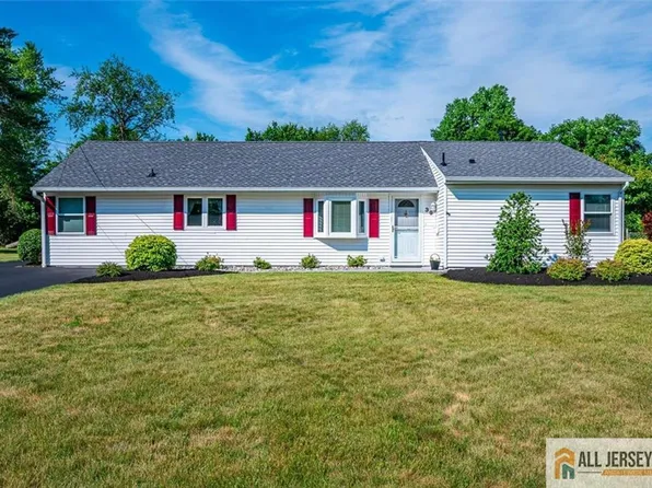 39 Kendall Rd, Kendall Park, NJ 08824