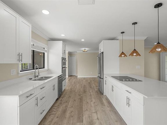 3rd image of 5050 RICHMOND TERRACE