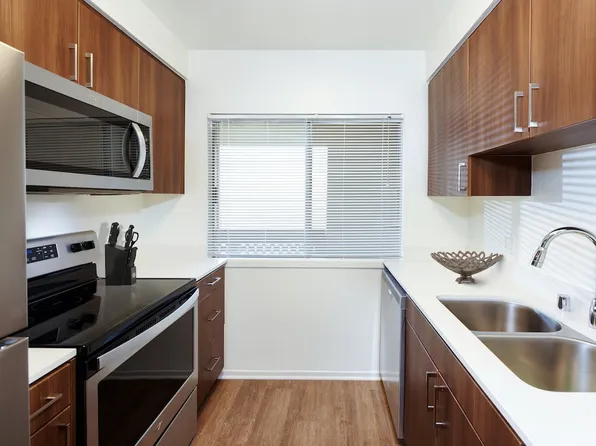 eaves Huntington Beach