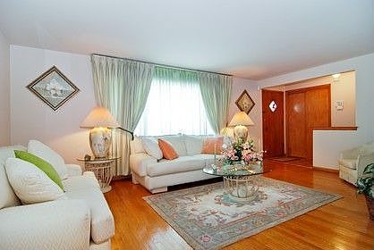 2nd image of 548 Marquette Ave