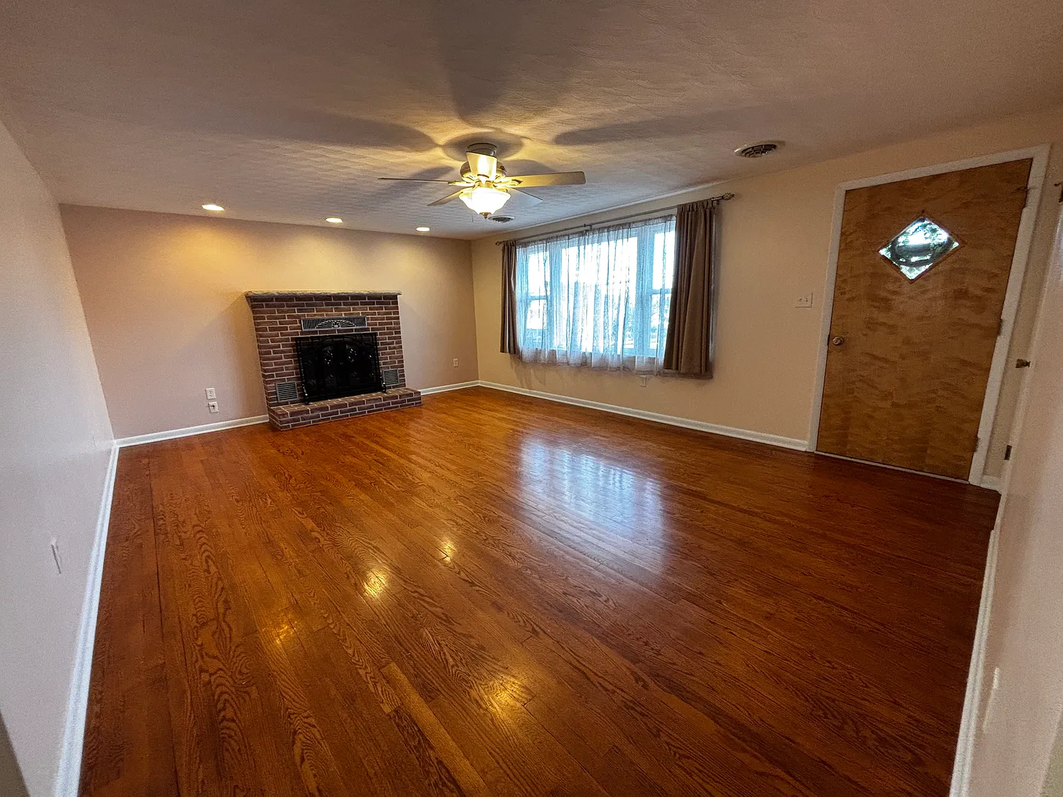 4 bed, 1288 sqft, $2,000 — Photo 4