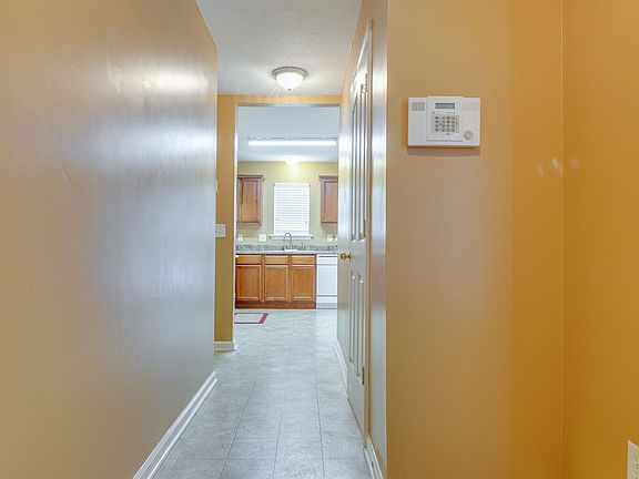 5th image of 503 Loyce Ct
