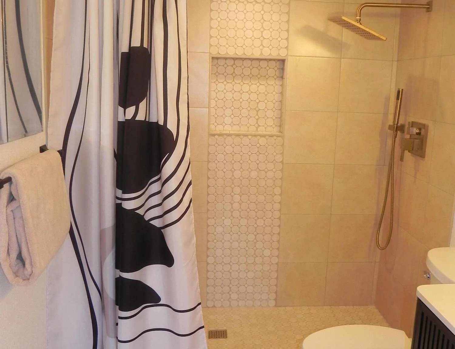 2 bed, 1.5 bath, 1122 sqft, $1,700 — Photo 3