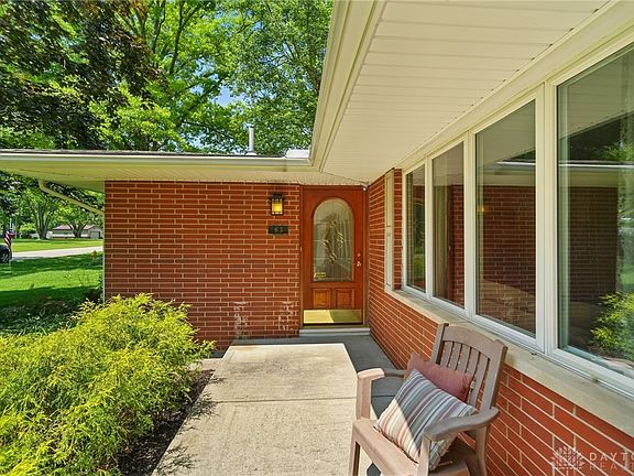 4th image of 63 Carrousel Dr