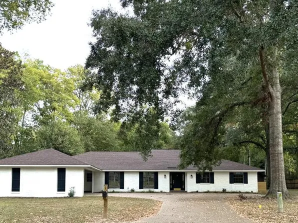9 Summerfield Pl, Natchez, MS 39120
