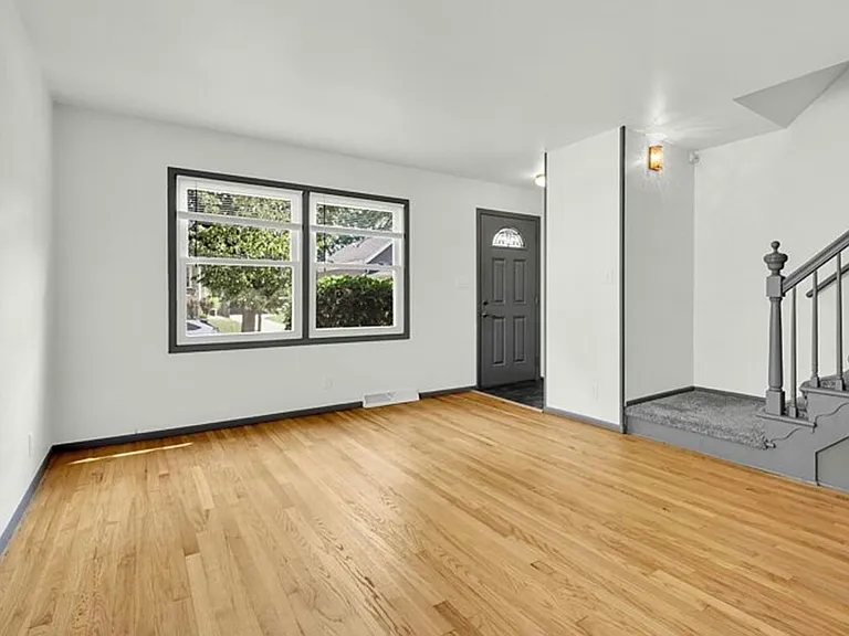 6639 Hillside Ln — Photo 9