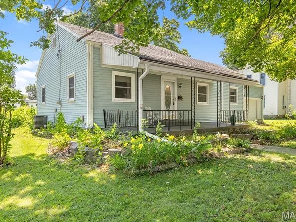 115 W South St, Nokomis, IL 62075