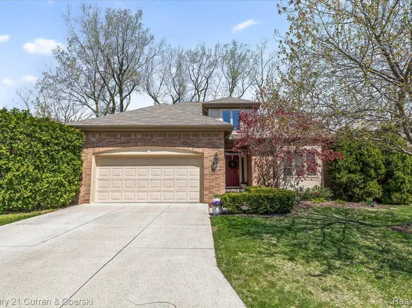 10 Turnberry Ln, Dearborn, MI 48120