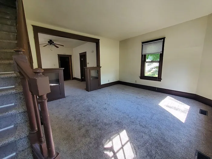4 bed, 1.0 bath, 2259 sqft, $1,595 — Photo 2
