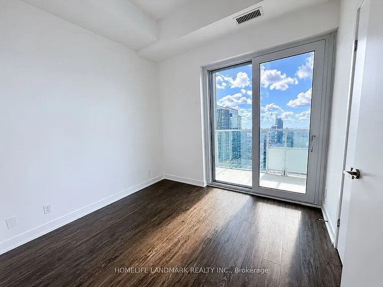 88 Queen St E #5202 — Photo 7