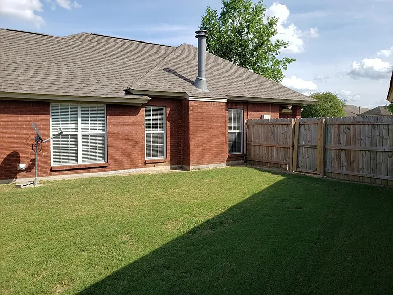 1113 Stafford Dr — Photo 37