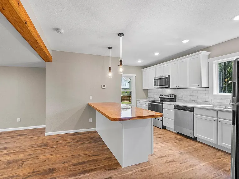 1520 New Madrid St — Photo 2