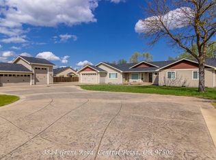 3524 Grant Rd, Central Pt, OR 97502