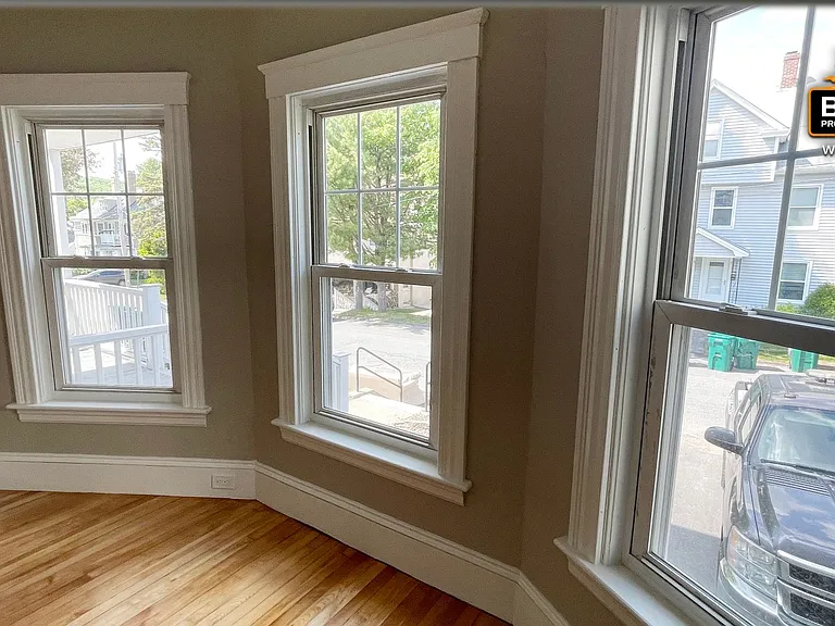 10-12 Otis St — Photo 35