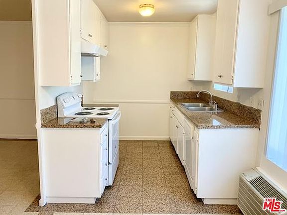 3rd image of 968 Larrabee St APT 214