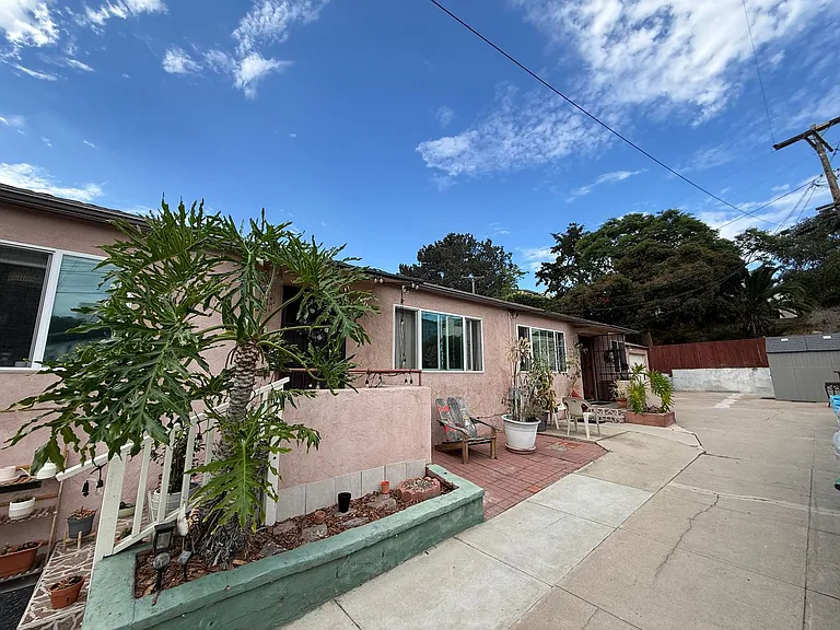 Cozy Two Bedroom Duplex w/ Hardwood Floors! Lovely Kitchen! Lots of Natural Light! — Photo 14