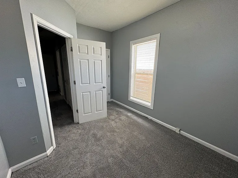 439 N Forest Ave — Photo 20