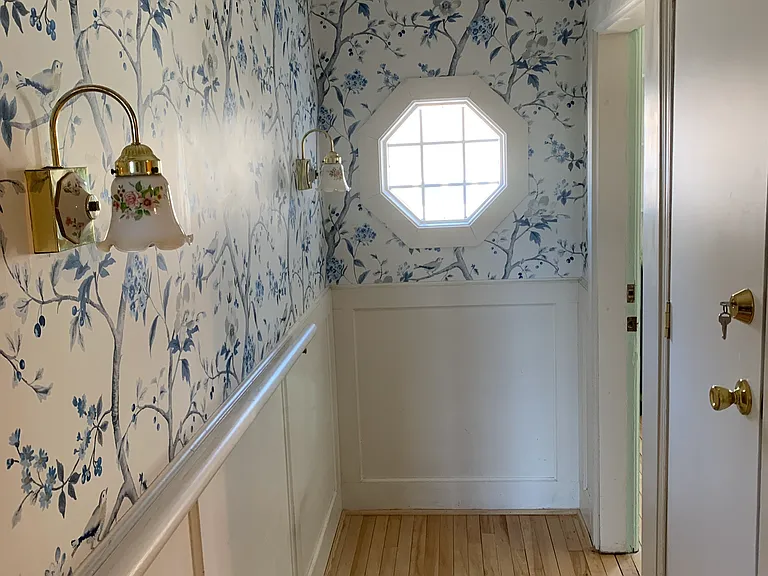 808 W Franklin St — Photo 16