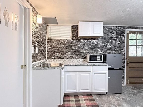 2nd image of 4203 Maple Rd