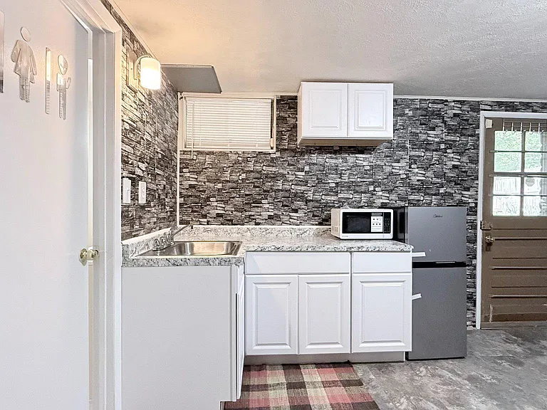 4203 Maple Rd — Photo 2