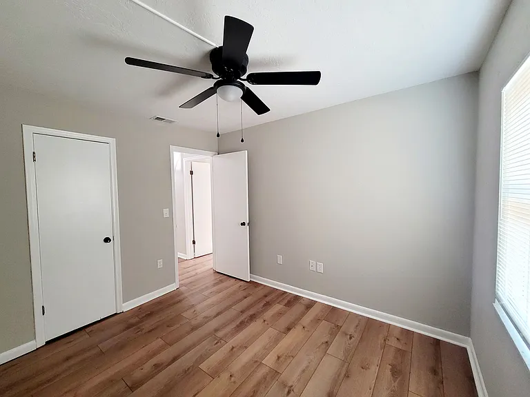 3116 W University Ave — Photo 37