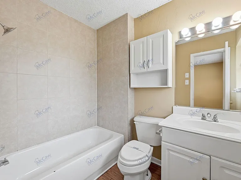 207 Evelyn St — Photo 14