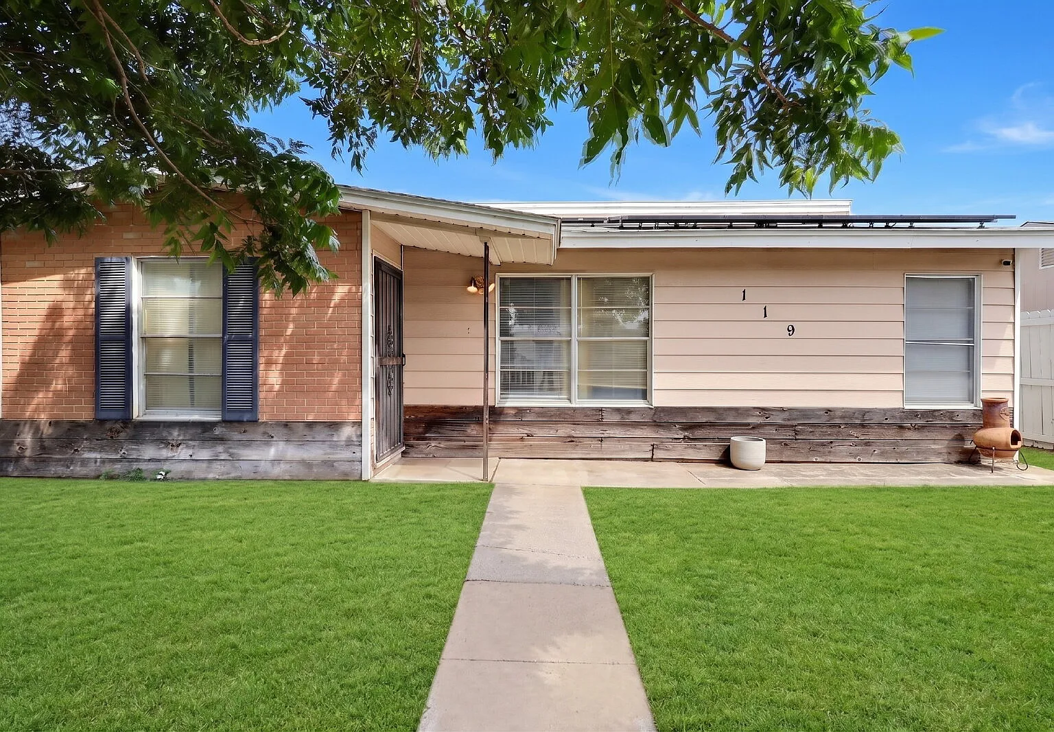 4 bed, 2.0 bath, 1680 sqft, $1,600 — Photo 1
