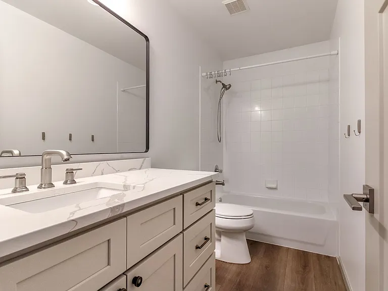 1661 Jensen Ave — Photo 32