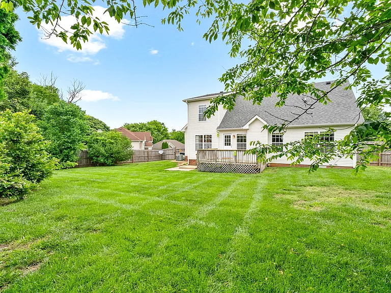 706 Shamrock Ct — Photo 34