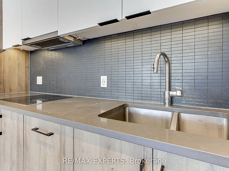 741 King St W #103 — Photo 13