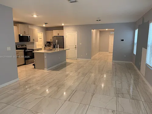 462 NE 6th Pl #1 Photo 1