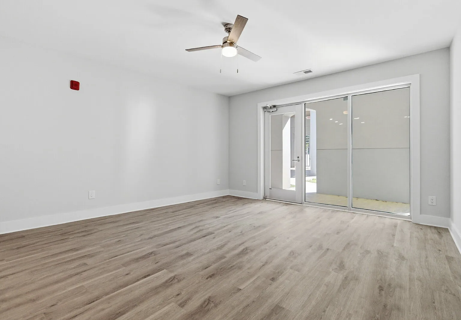 2 bed, 2.0 bath, 996 sqft, $1,850 — Photo 2