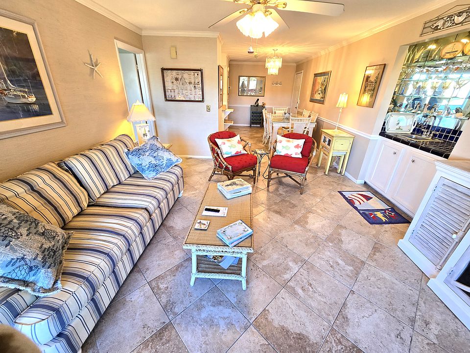 Open floor plan. Living and dining room