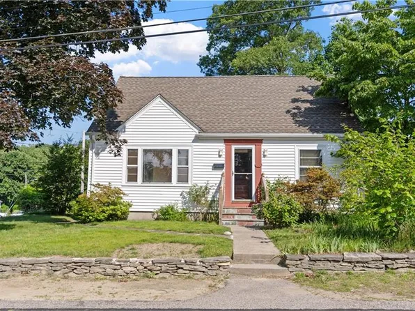 92 Glendale Dr, West Warwick, RI 02893