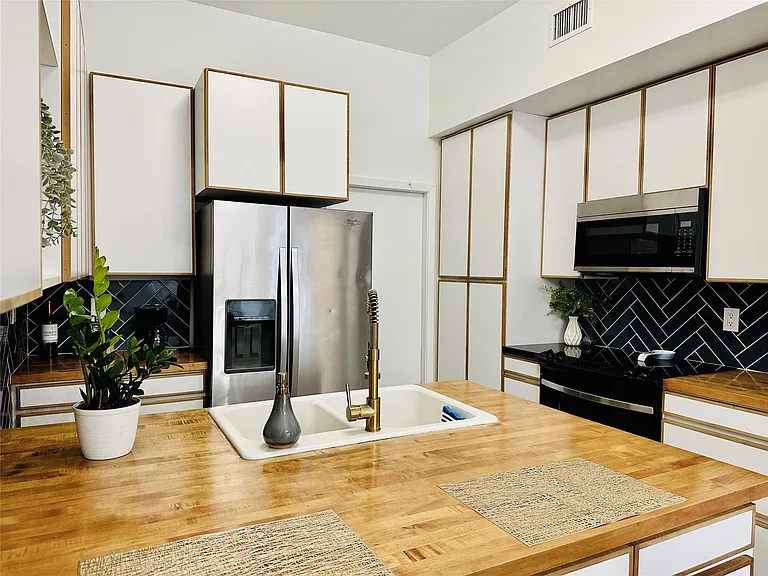 1504 Southmore Blvd — Photo 5