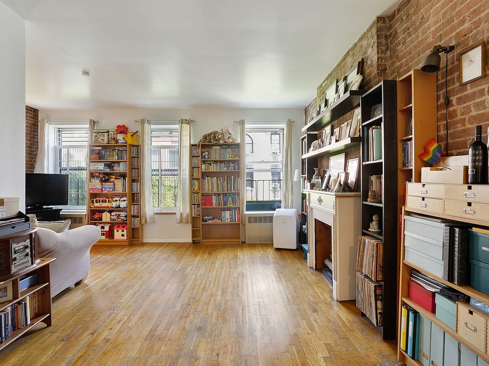 1st image of 208 W 105th St #4