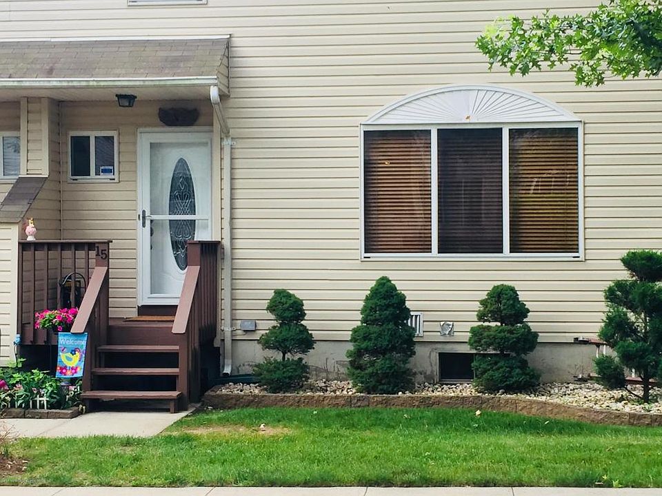 1st image of 15 Wildwood Ln