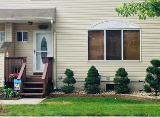15 Wildwood Ln, Staten Island, NY 10307