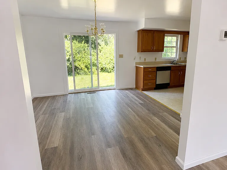 126 Bainbridge Cir — Photo 3