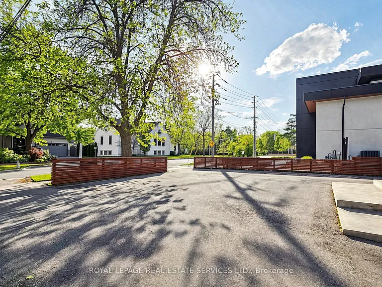 285 Bronte Rd — Photo 4