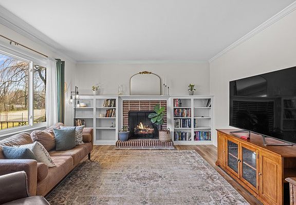 3rd image of 3507 Edwards Rd