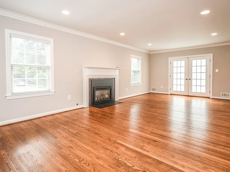 1211 Vinita Ln — Photo 3