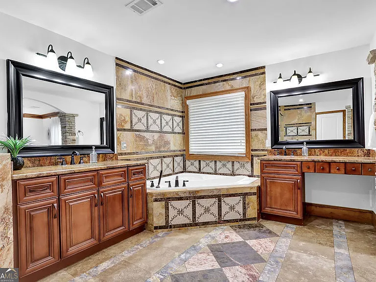 4081 Ashford Dunwoody Rd NE — Photo 34