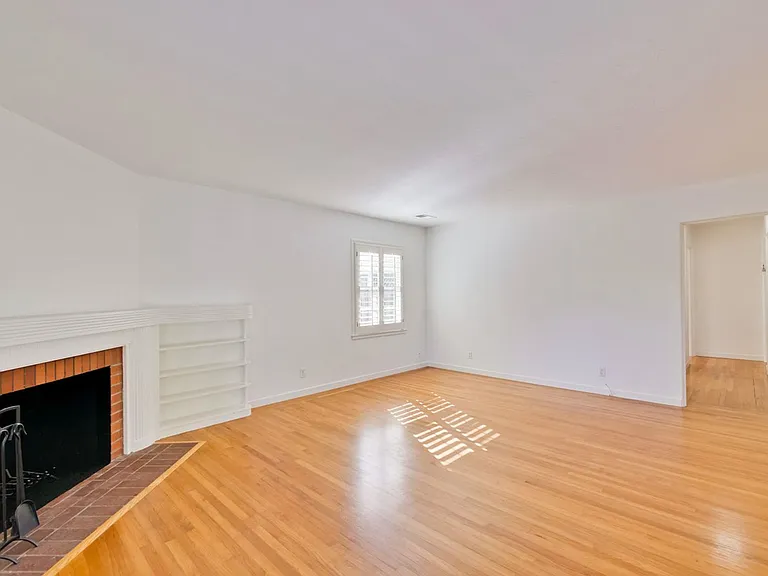 2990 Cowper St — Photo 14