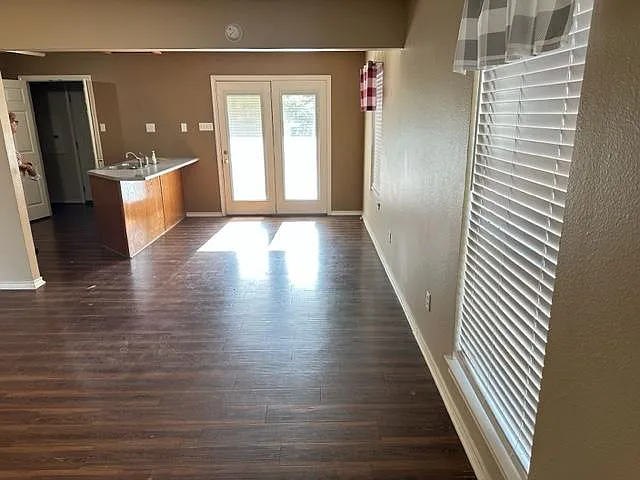 843 FM 2560 — Photo 15