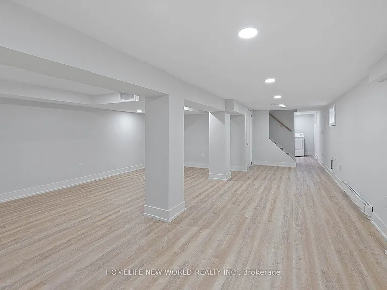 1842 Dundas St E — Photo 29