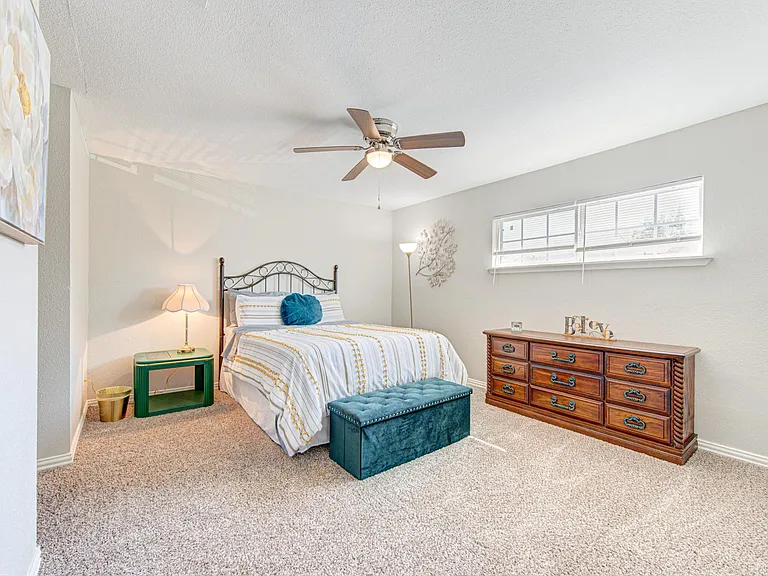7373 Antoine Dr — Photo 4