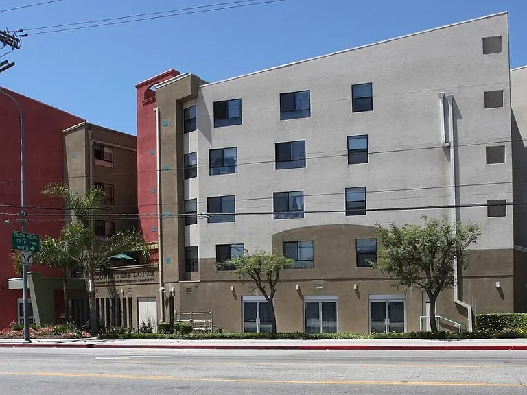 2627 E Olympic Blvd — Photo 7